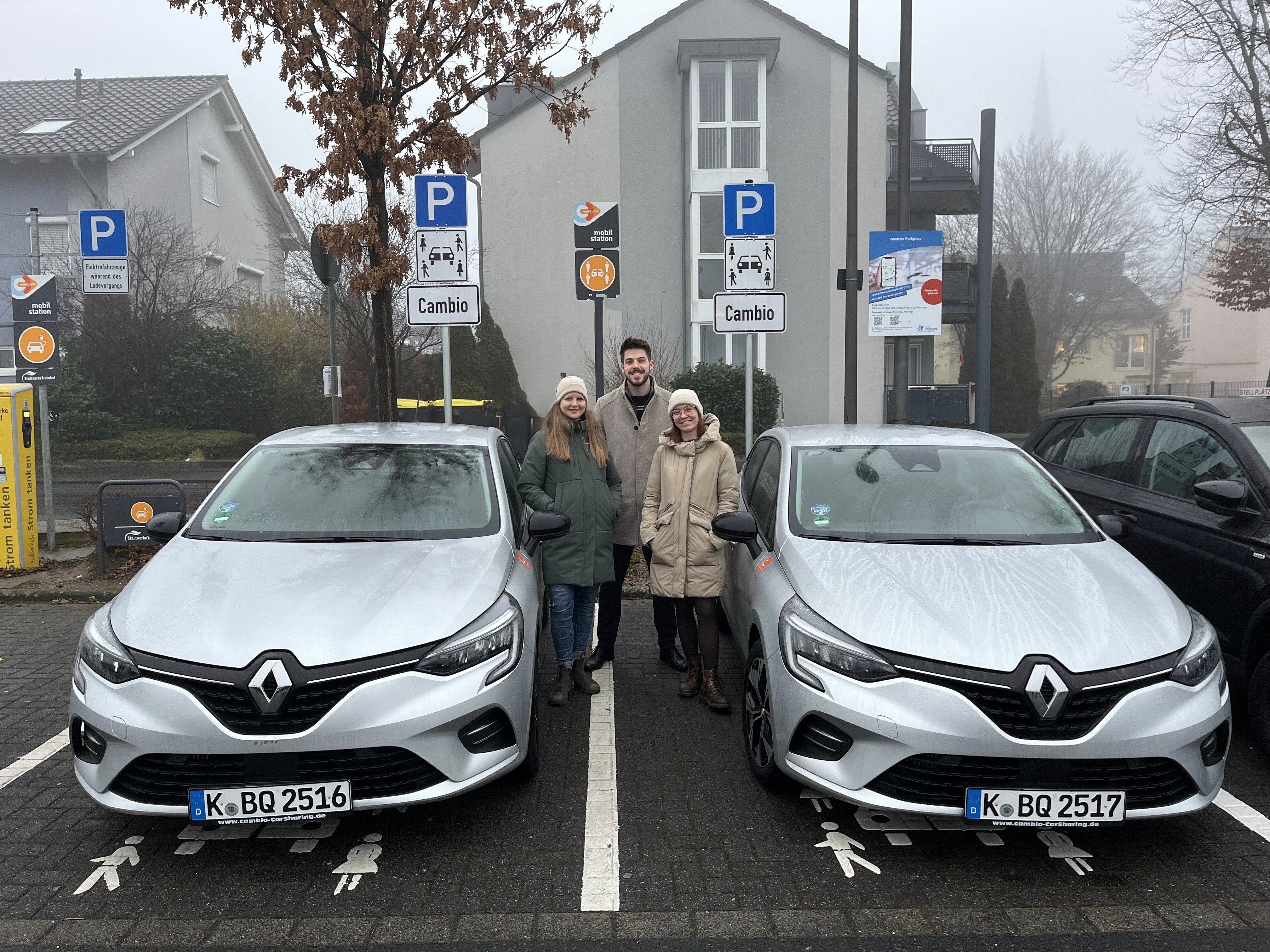 .l. Sonja Kemena (Mobilitätsmanagerin Stadt Troisdorf), Matthias Weber (Leiter Marketing und Vertrieb bei cambio Rheinland), Anne Scheffel (Mobilitätsmanagerin Stadt Troisdorf)