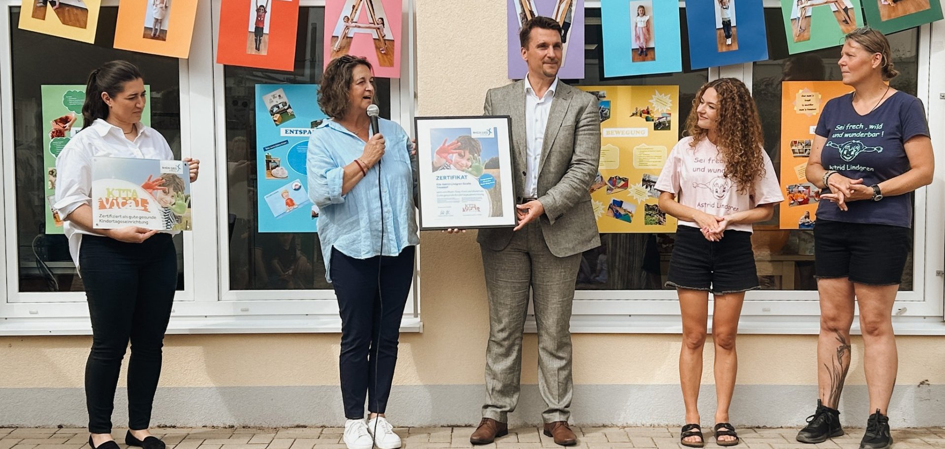 v.l. Linda Miche und Yasmin Gross (Gesundheitsamt Verwaltung & Gesundheitsförderung), Bürgermeister Alexander Biber, Annika Tielmann (Leiterin der Astrid-Lindgren-Kita), Manuela Lemm (stv. Leiterin der Astrid-Lindgren-Kita)