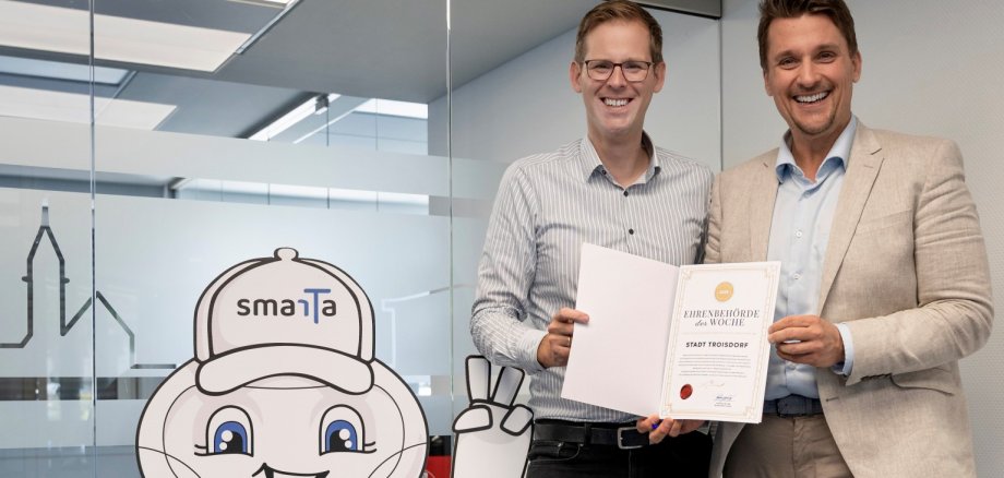 v.l. Fabian Wagner (Leiter der Stabsstelle Digitalisierung), Bürgermeister Alexander Biber
