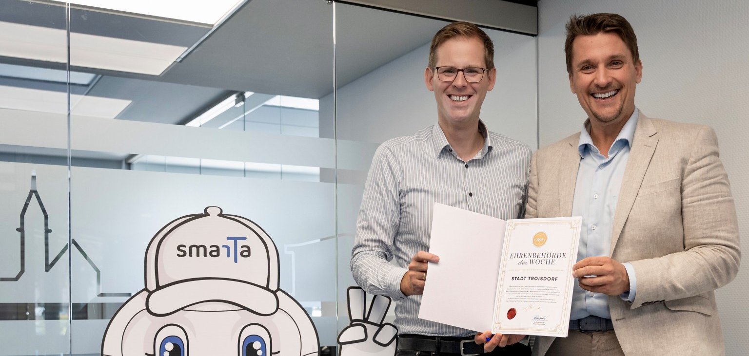 v.l. Fabian Wagner (Leiter der Stabsstelle Digitalisierung), Bürgermeister Alexander Biber