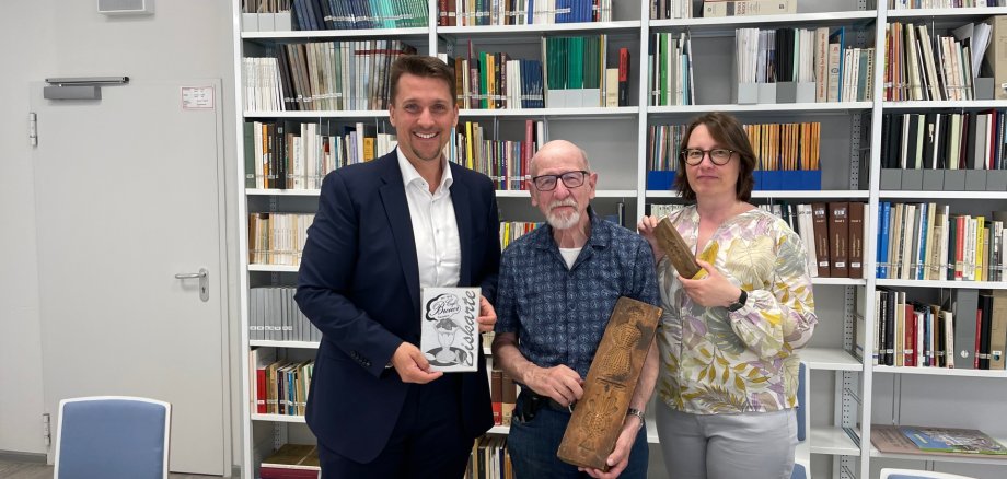 Bürgermeister Alexander Biber, Paul Habecker, Archivleiterin Antje Winter