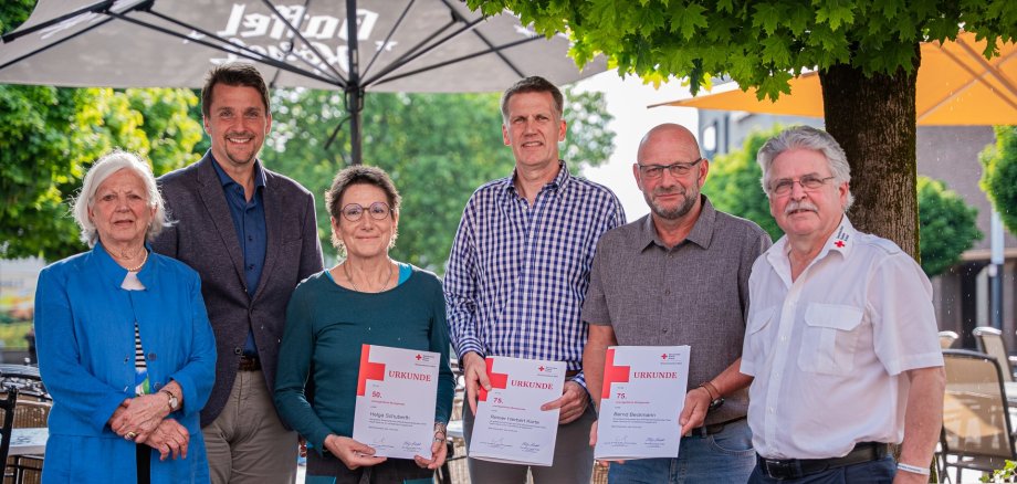 v.l.  Inge Laubenberger, Bürgermeister Alexander Biber, Helga Schuberth,  Reiner Herbert Korte, Bernd Beckmann, Kurt Wildemann