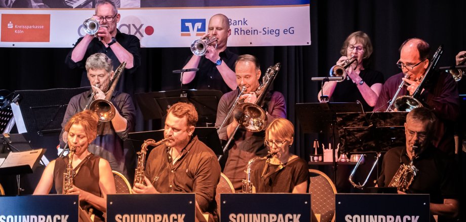 Die musikalische Gestaltung übernahm die renommierte Bigband Soundpack Cologne.