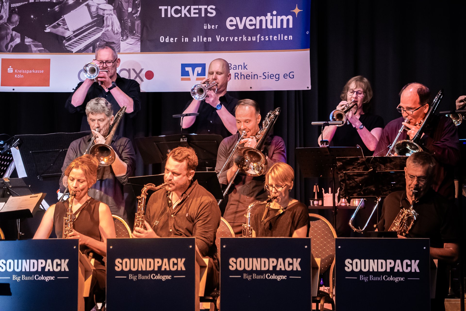 Die musikalische Gestaltung übernahm die renommierte Bigband Soundpack Cologne.