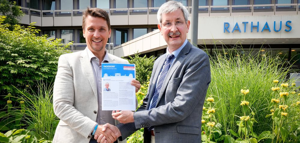 Bürgermeister Alexander Biber und Dr. Konstantin von Normann, Leiter der Beratungsstelle in Troisdorf