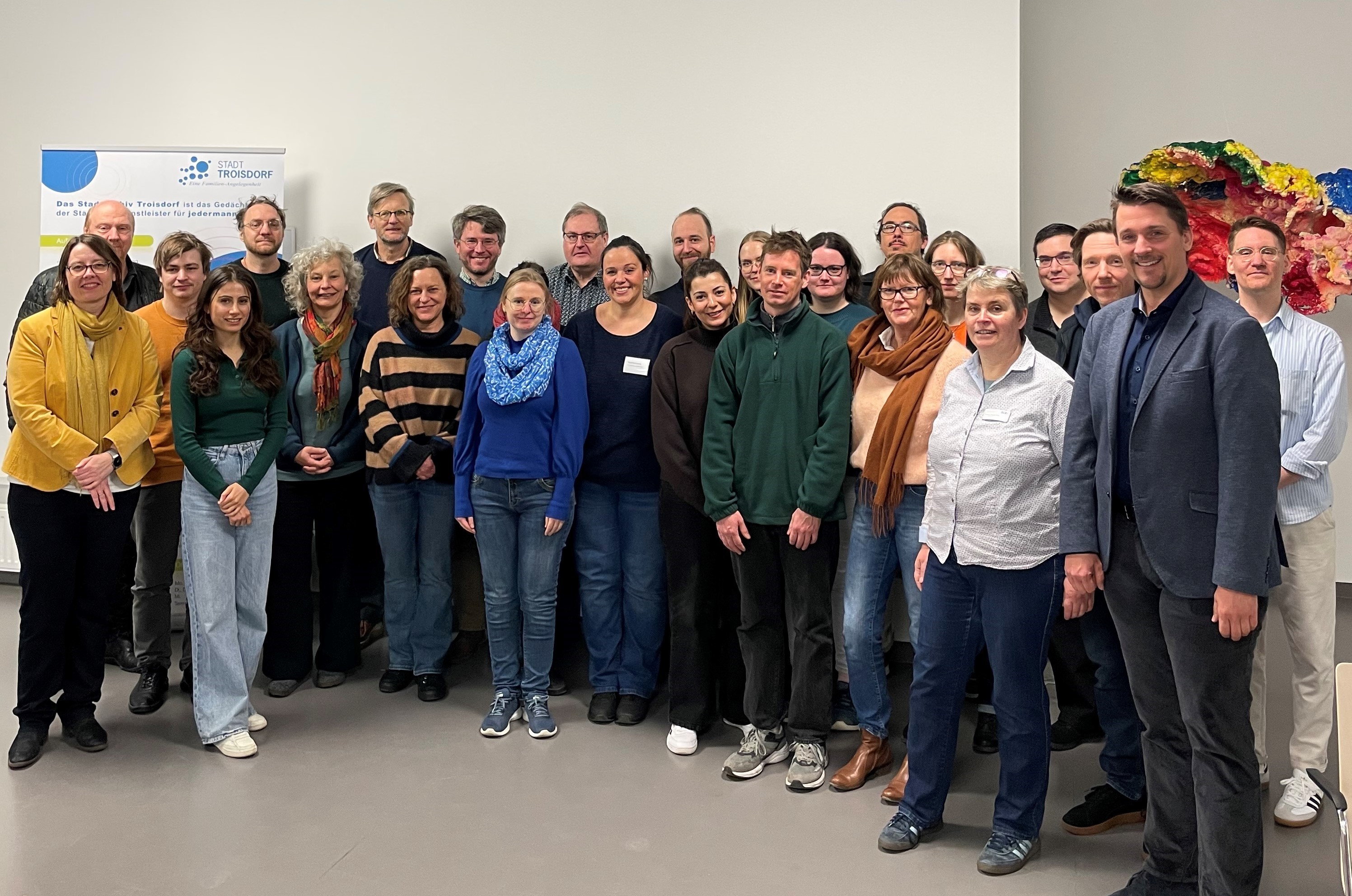 Gruppenbild mit Bürgermeister Alexander Biber im Kunsthaus   Foto: LVR-AFZ