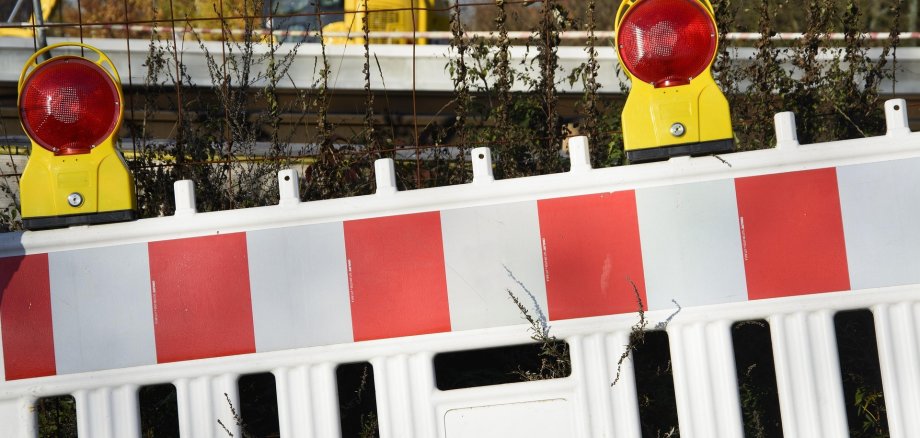 Schiefe Absperrung (Baustelle)