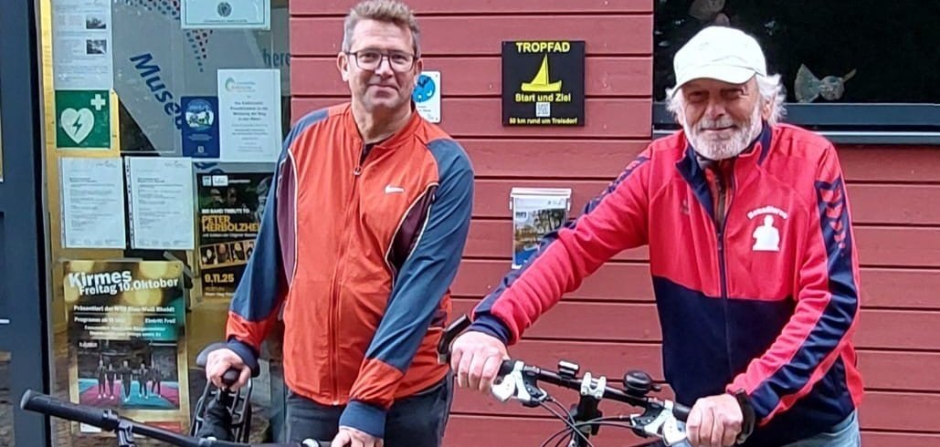 v.l. Marc Eickelmann (Stadt Troisdorf) und Klaus Grommes, der Initiator des Tropfades