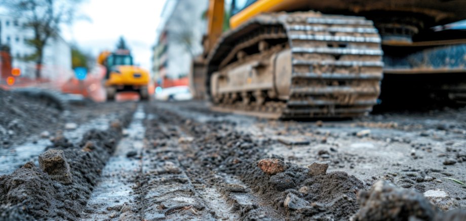 Straßenarbeiten, Bagger halb im Bild
