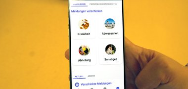 Die Kikom-App auf einem Smartphone