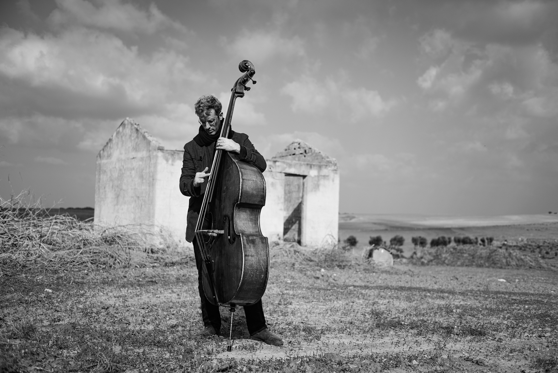 Tal Gamlieli mit seinem Bass