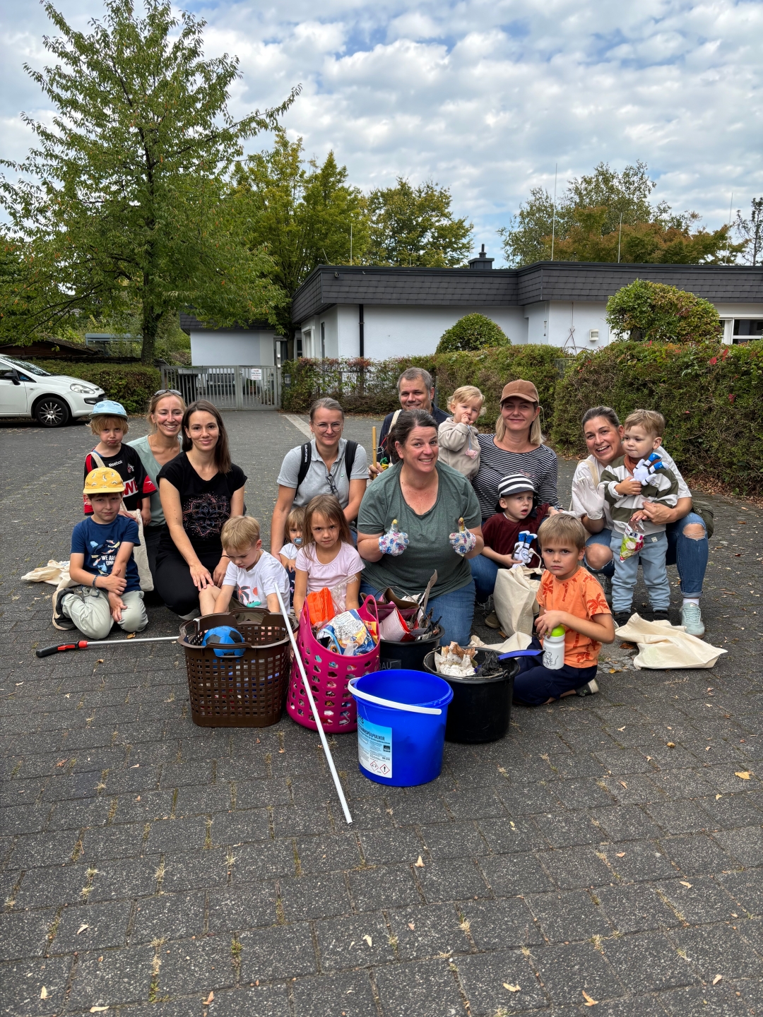 Kita Daimlerstraße mit Gruppe unterwegs Kita Daimlerstraße mit Gruppe unterwegs