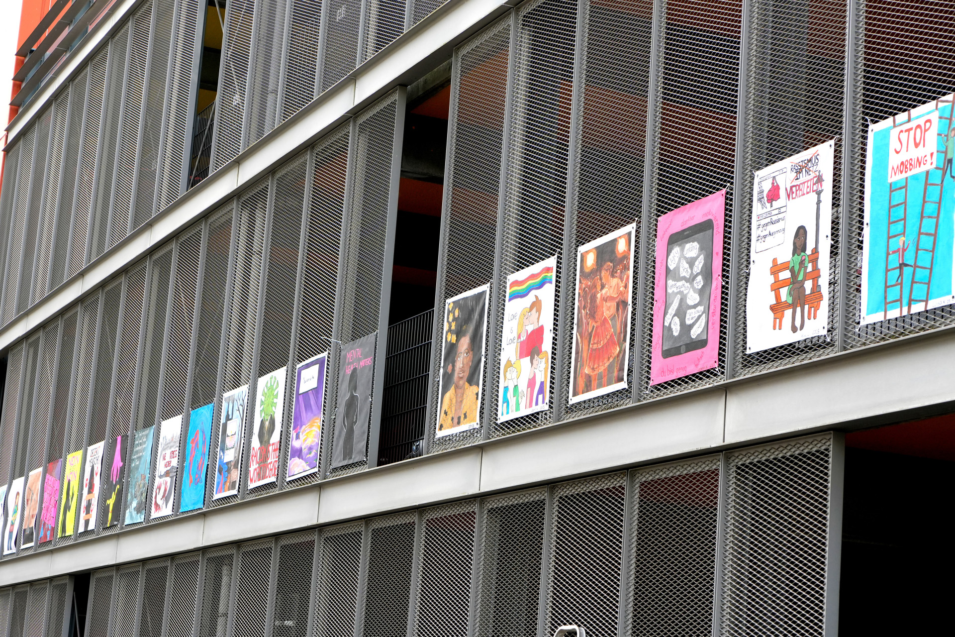 Plakatkunst an Fassade