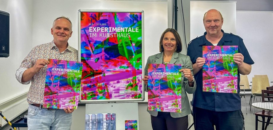 v.l. Kulturamtsleiter Rainer Land, 1. Beigeordnete Tanja Gaspers, Leiter des Kunsthauses Frank Baquet