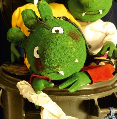 Olchi alleine in der Tonne