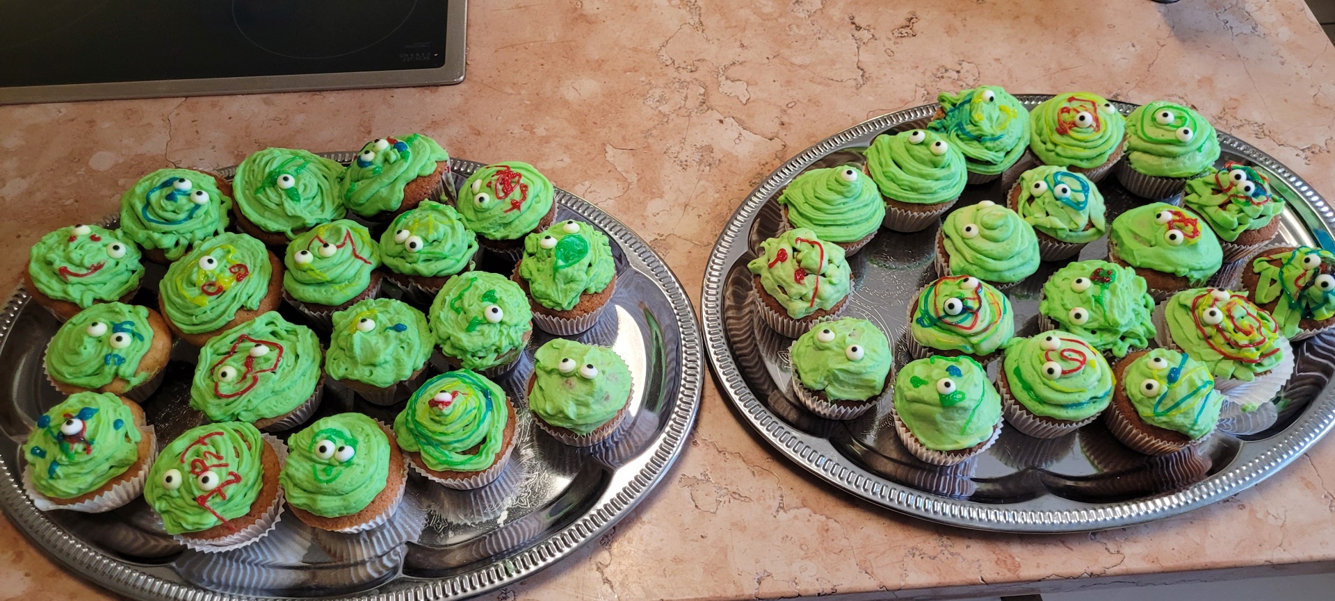 Alien-Cupcakes