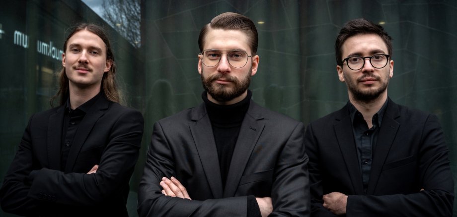 Space in Between Bandfoto