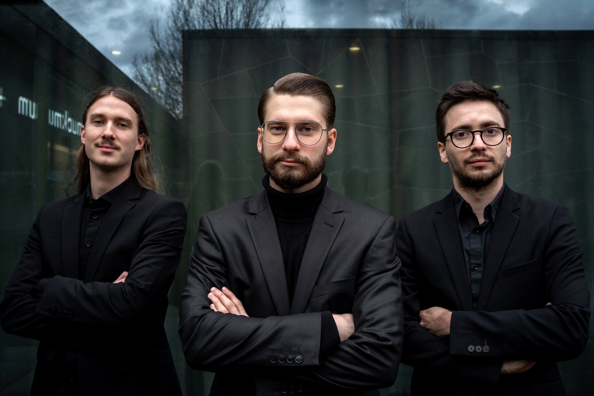 Space in Between Bandfoto
