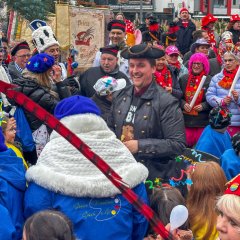 BM Biber steigt in den symbolischen Topf