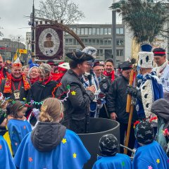 Herr Biber hält eine Rede im Topf zu den MDK Blau-Weiß