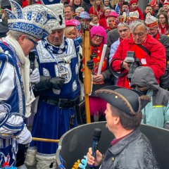 Herr Biber hält eine Rede im Topf zu den MDK Blau-Weiß