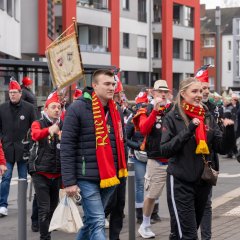 Die Rheinkristalle auf dem Weg zu Rathaus