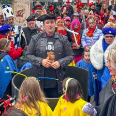 BM Biber steigt in den symbolischen Topf