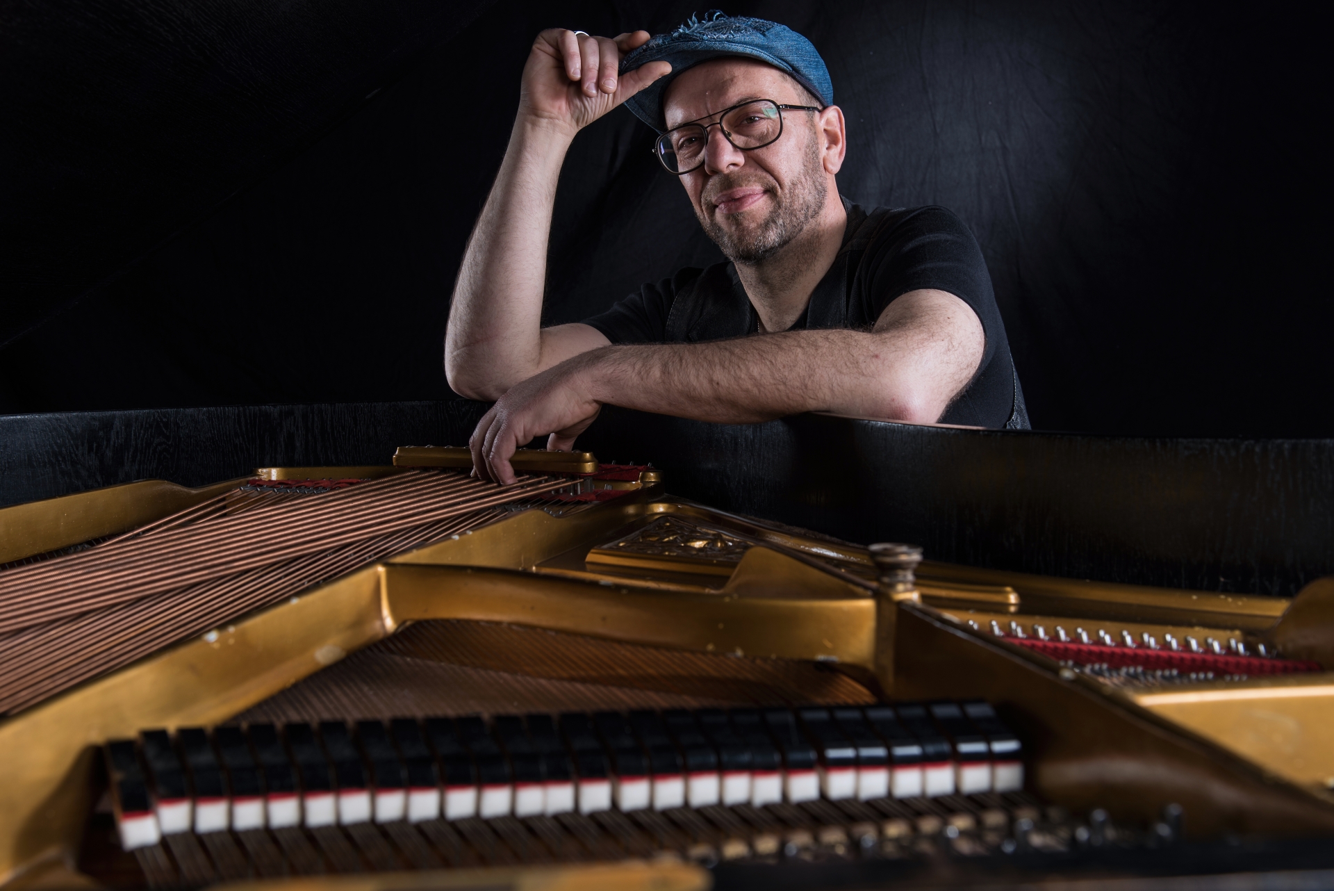 Gert Kapo am Klavier