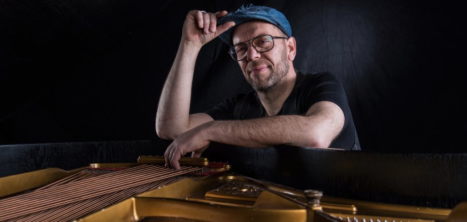 Gert Kapo am Klavier