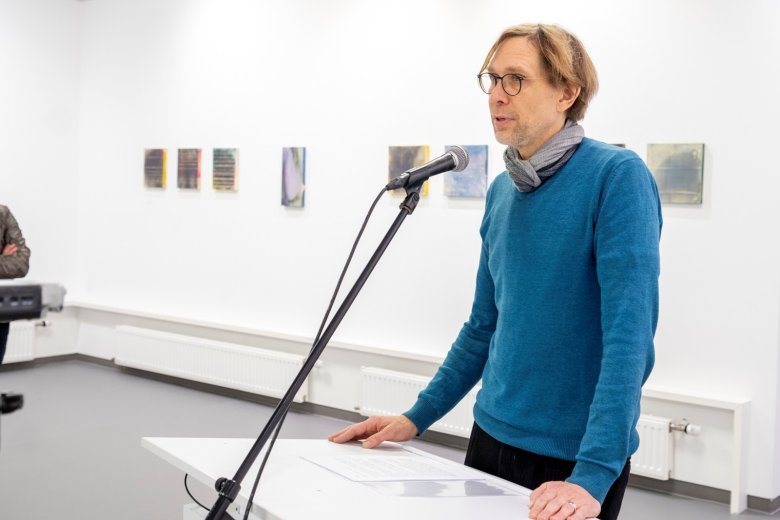 Kunsthistoriker Stefan Moll führt in die Ausstellung ein