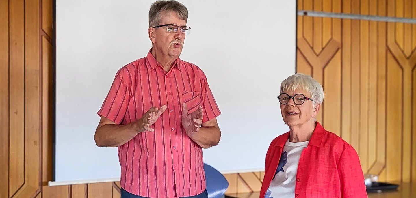 Der neue Vorsitzende des Seniorenbeirats, Martin Zündorf mit Gabriele Rodriguez