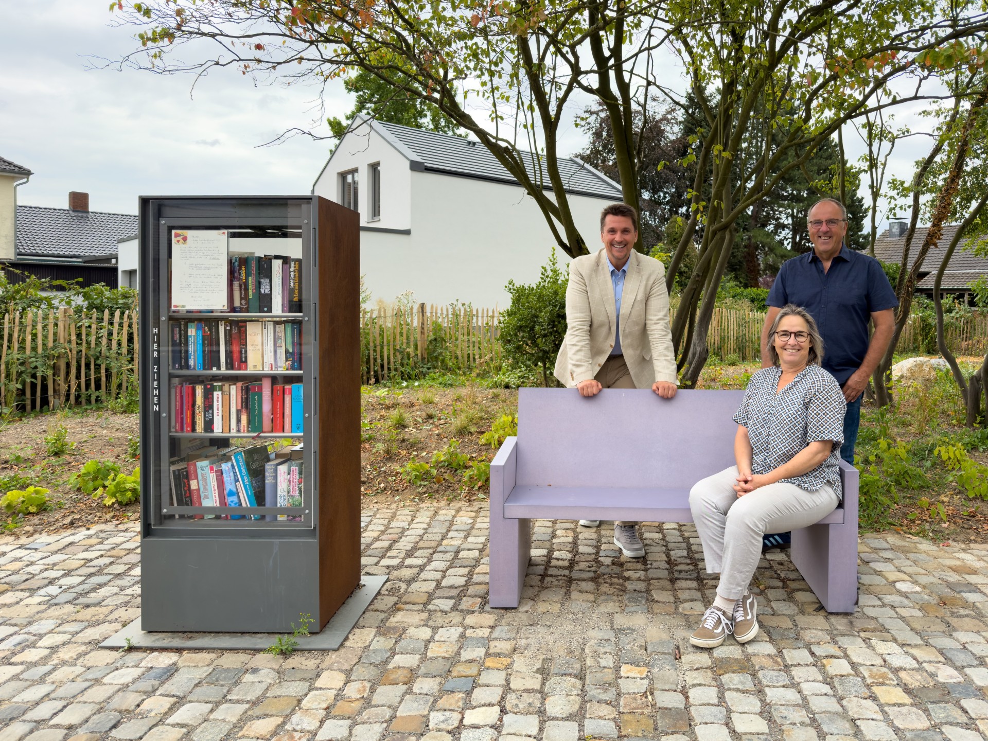 v.l. Bürgermeister Alexander Biber, Kerstin Kuffner und Ortsvorsteher Wolfgang Weithe-Berchtold