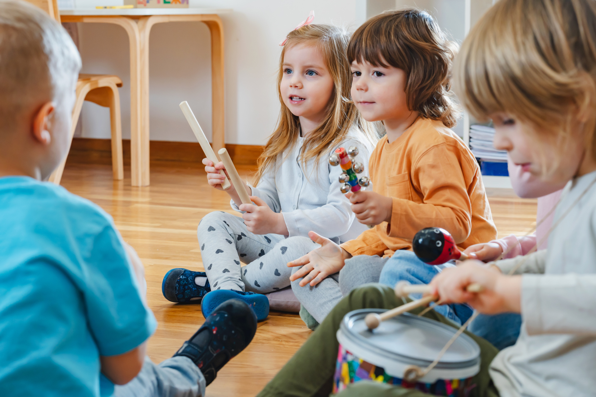 Vorschulkinder mit Instrumenten