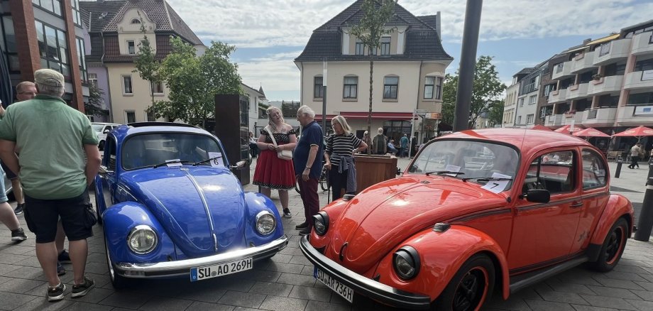 Zwei Käfer in der Troisdorfer Fußgängerzone