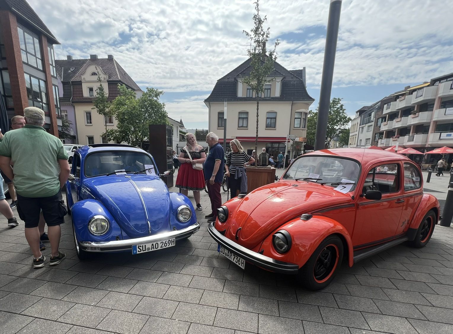 Zwei Käfer in der Troisdorfer Fußgängerzone