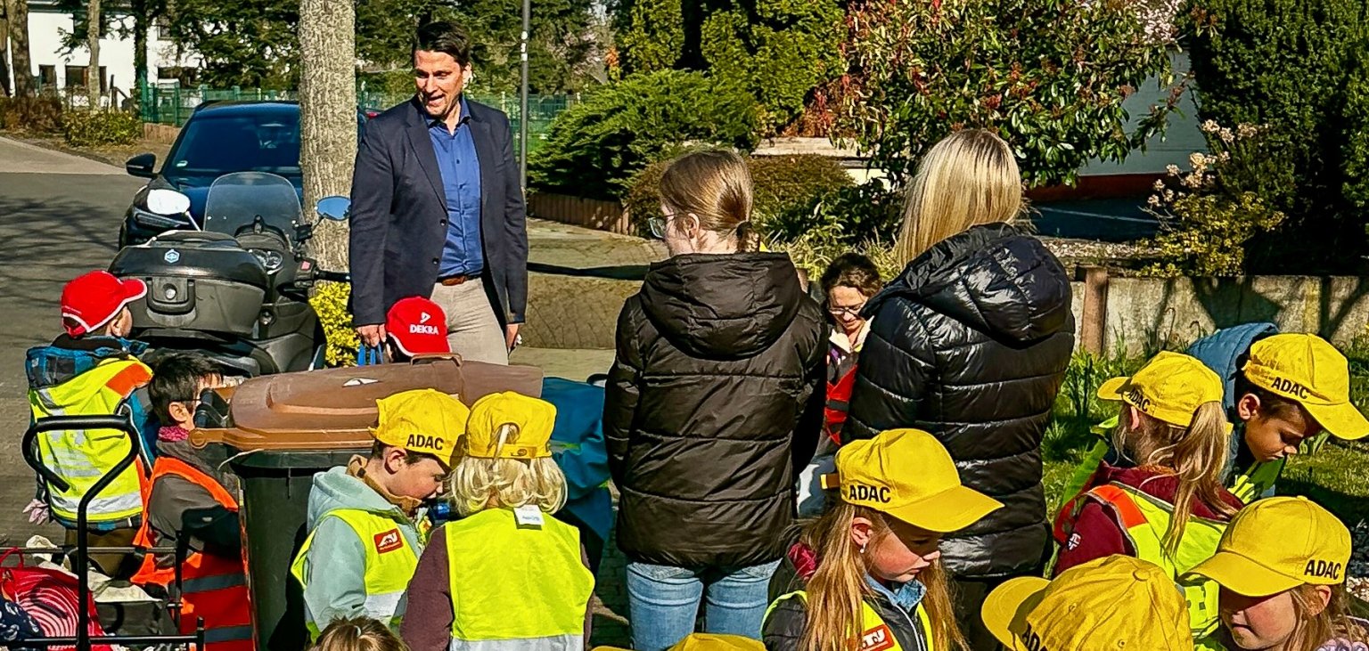 Bürgermeister Alexander Biber bedankte sich herzlich für das große Engagement der Umweltspaziergänger