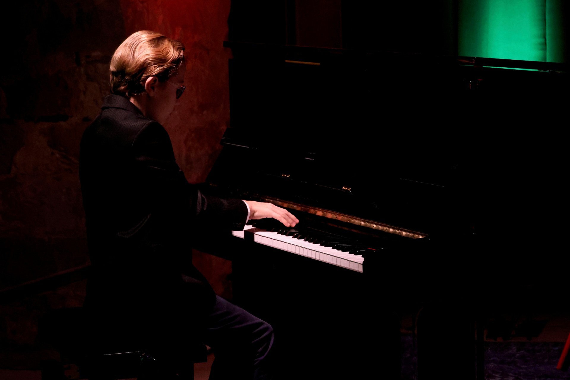 Tristan Bennerscheidt spielt Klavier