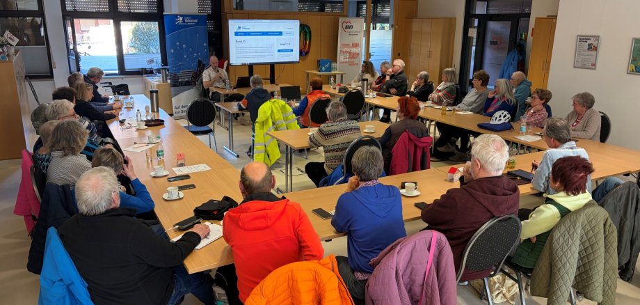 Teilnehmer*innen des Digitalcafes