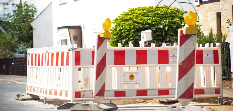 Baustelle mit Warnbaken