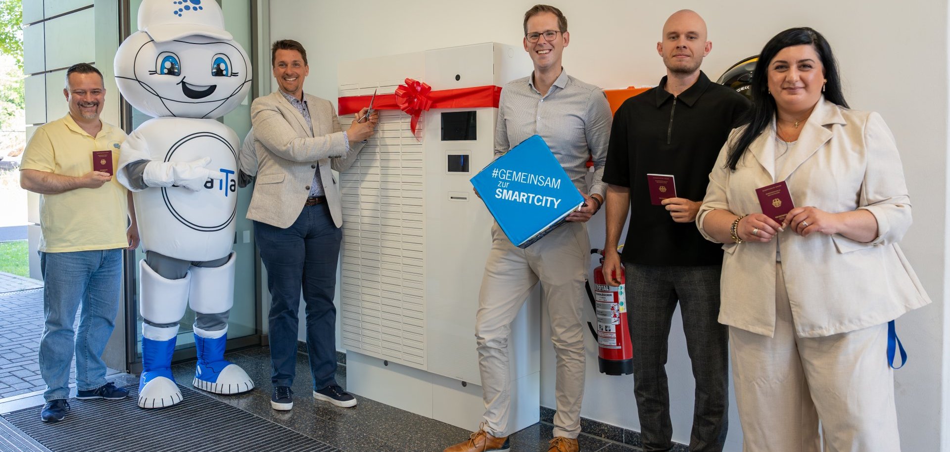 v.l.:Jan Masemann (Leiter Standes- und Bürgeramt, SmarTa, Bürgermeister Alexander Biber, Sebastian Glees (Stabsstelle Digitalisierung), Sofia Vavlas (Bürgeramt) 