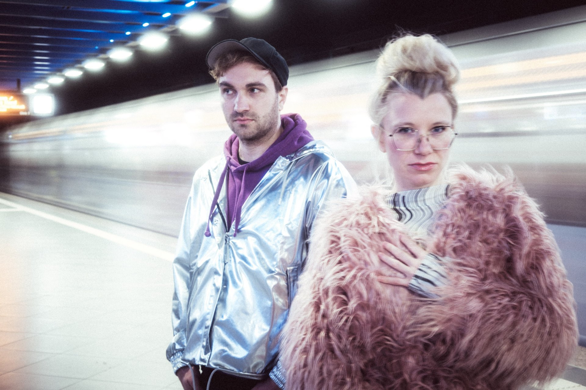 Franzis Lating (Gesang, Keys, Synthesizer) und Johannes Elia Nuß (Schlagzeug, Synthesizer)