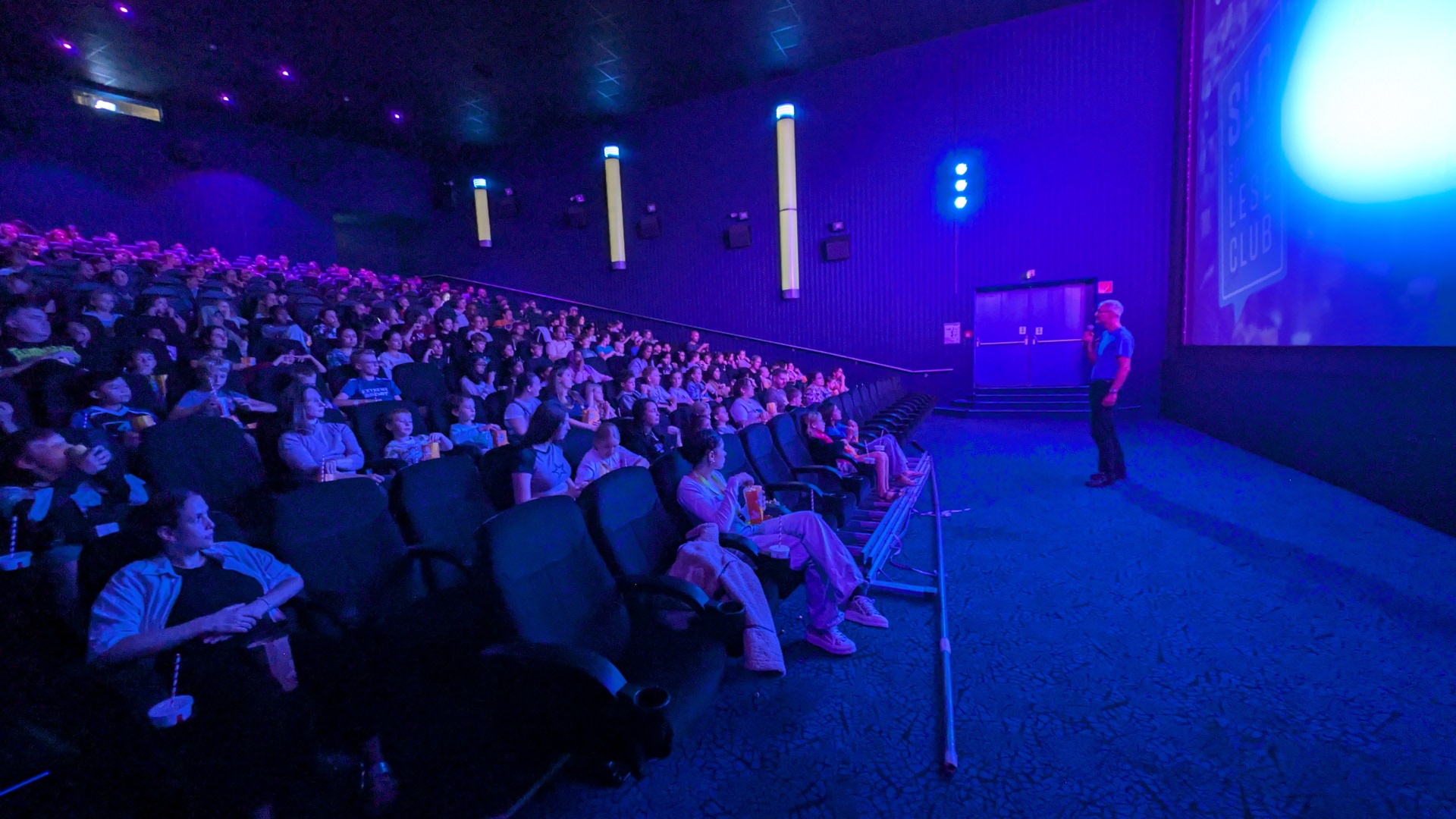 Ein voll besetztes Kino