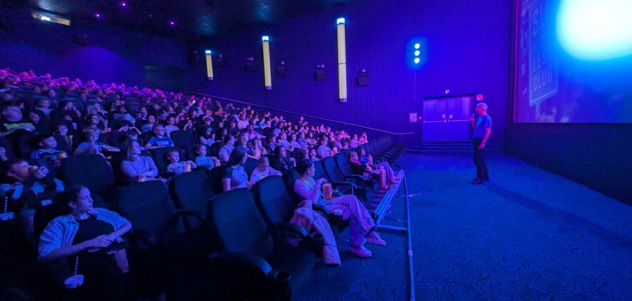 Ein voll besetztes Kino