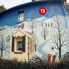 13. Türchen: Vom Künstler Josef Hawle bemalte Hausfassade in der Friedensstraße, aufgenommen um 1995 (Fotograf: Fritz Vogel; Stadtarchiv Troisdorf, Fotonachlass Vogel)