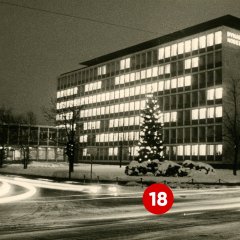 18. Türchen: Hauptverwaltungsgebäude der Dynamit Nobel AG in der Kaiserstraße, aufgenommen im Winter 1961 (Fotograf: Fritz Vogel; Stadtarchiv Troisdorf, Fotonachlass Vogel)
