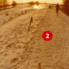 2. Türchen: Siegdamm, aufgenommen am 10.01.1982 (Fotograf: Fritz Vogel; Stadtarchiv Troisdorf, Fotonachlass Vogel)