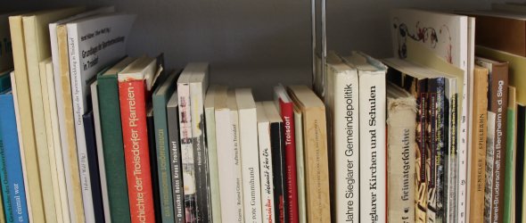 Einige Bücher zur Troisdorfer Stadtgeschichte (Bild: Stadtarchiv Troisdorf)