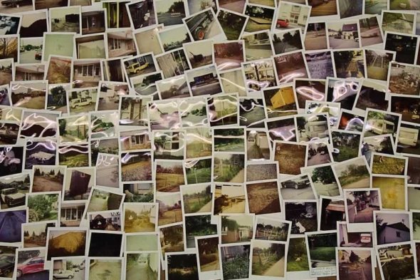Das Stadtarchiv bewahrt viele alte Polaroidaufnahmen aus früheren Ermittlungen des Ordnungsamtes (Bild: Stadtarchiv Troisdorf)