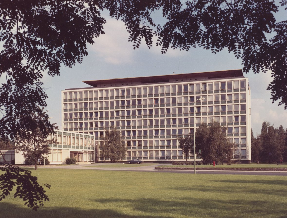 Hauptverwaltung der Dynamit Nobel AG in Troisdorf (Bild: Peter Bouserath, Quelle: Stadtarchiv Troisdorf) Hauptverwaltung der Dynamit Nobel AG in Troisdorf (Bild: Peter Bouserath, Quelle: Stadtarchiv Troisdorf)