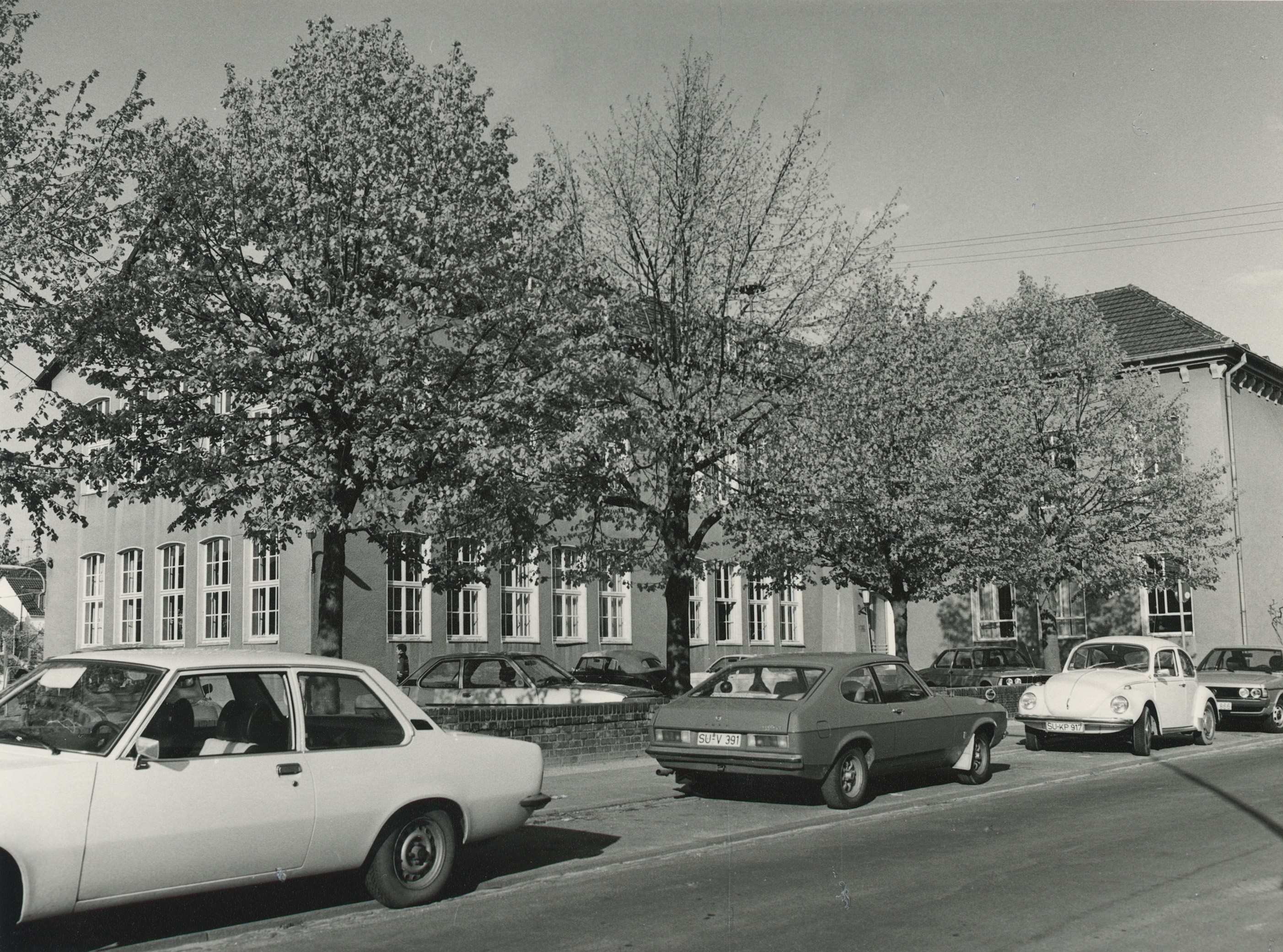 Das Schulgebäude in der Viktoriastraße, 1970er-Jahre (Quelle: Stadtarchiv Troisdorf, Fotosammlung)